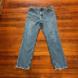 Lee Denim Blue Jean Pants
34 x 32 
Regular Fit
Smoke Free Home
Bundle & Save on